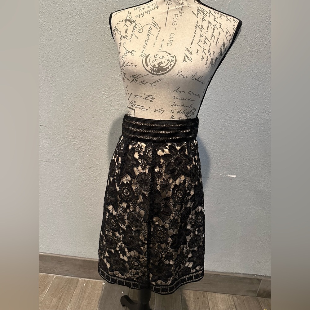 NEW WITH TAGS Hoss Intropia Black Lace Skirt Size 38 - Picture 3 of 7